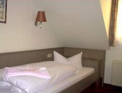 Single bed room and double bed room